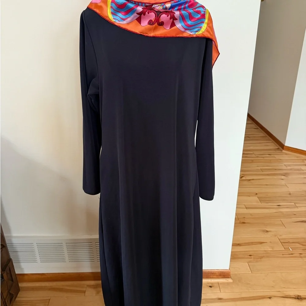 Minimalist long sleeve, pockets dress- black - Picture 8 of 12